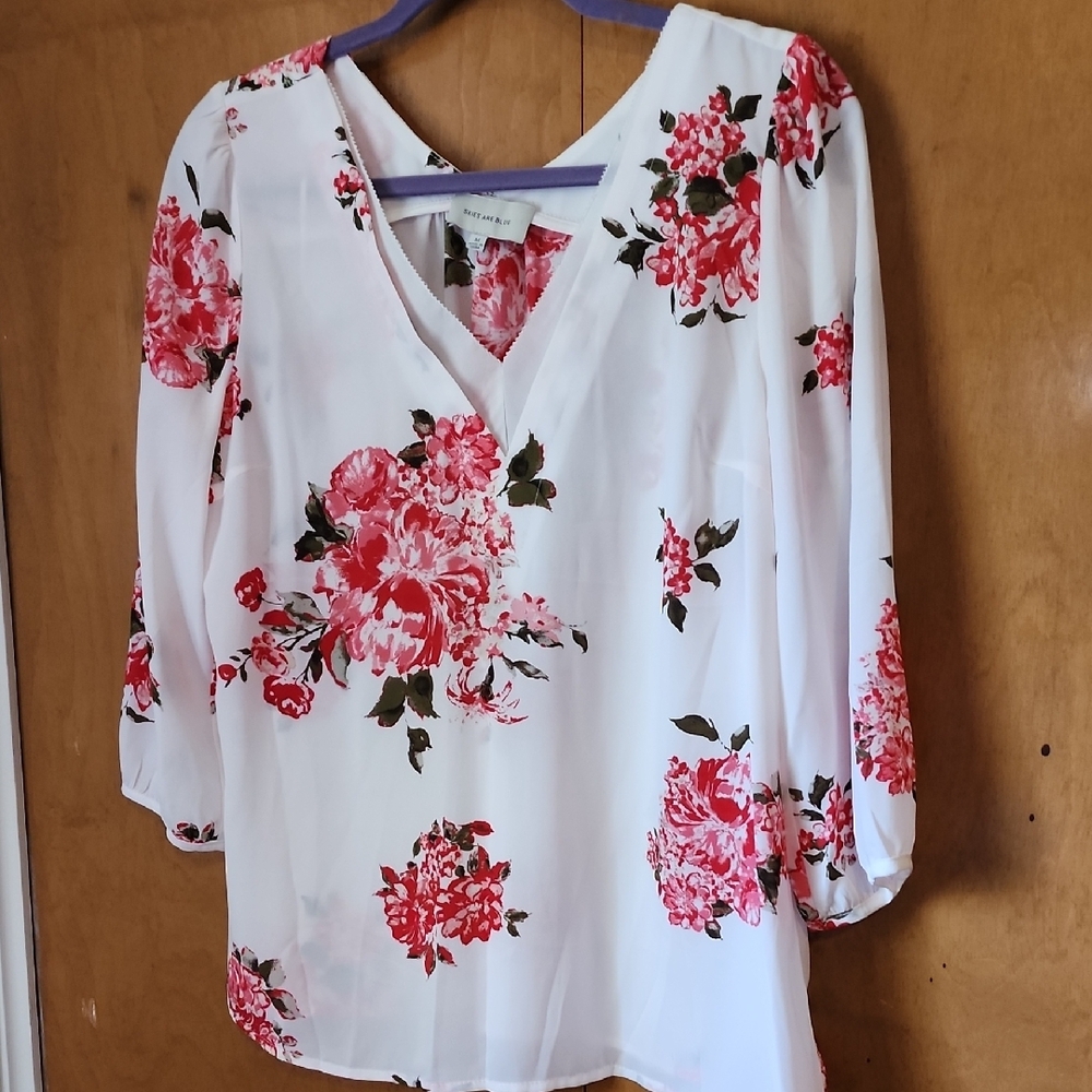 Skies Are Blue White and Pink Floral V-Neck Blouse